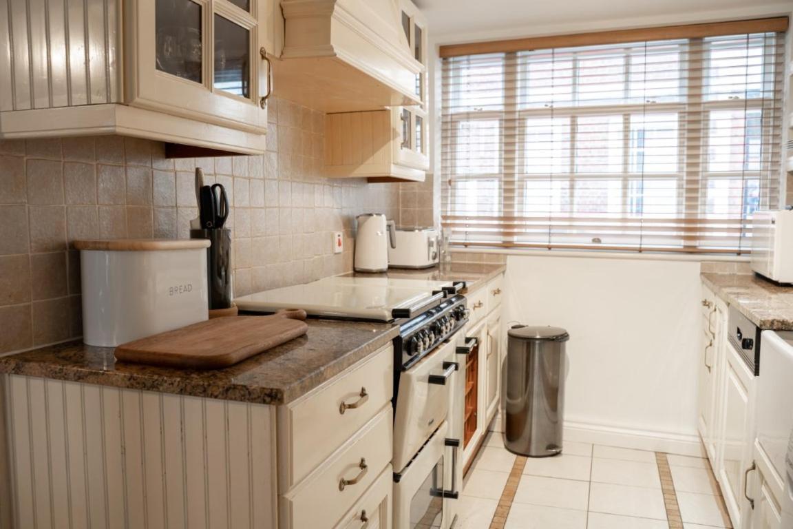 Perfectly Located Central Chester Town House -2Br Ngoại thất bức ảnh